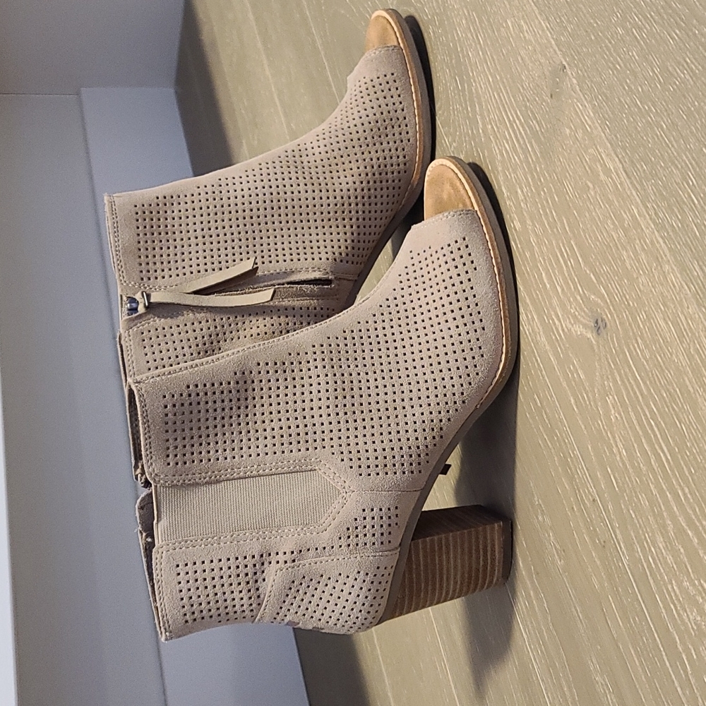 Tom's heeled open toe bootie
